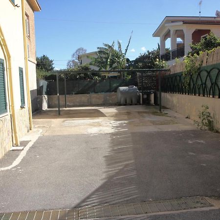 La Casa Gialla Трабия Екстериор снимка