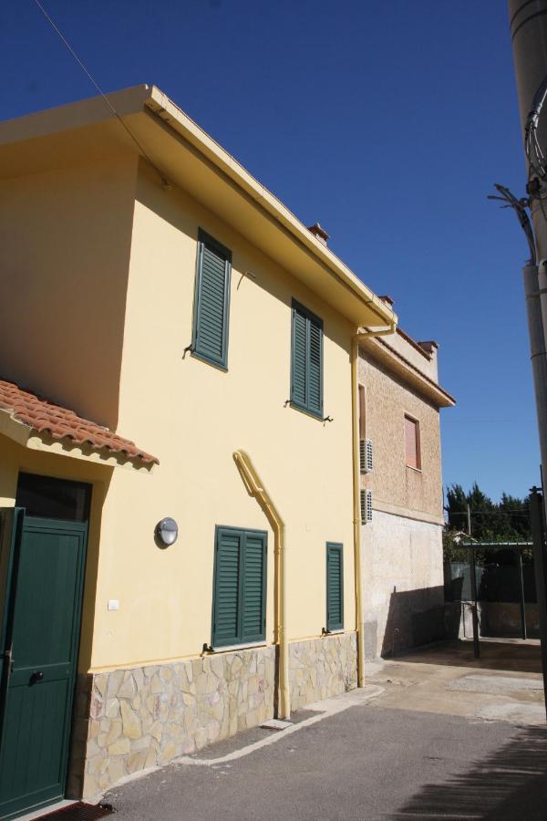 La Casa Gialla Трабия Екстериор снимка