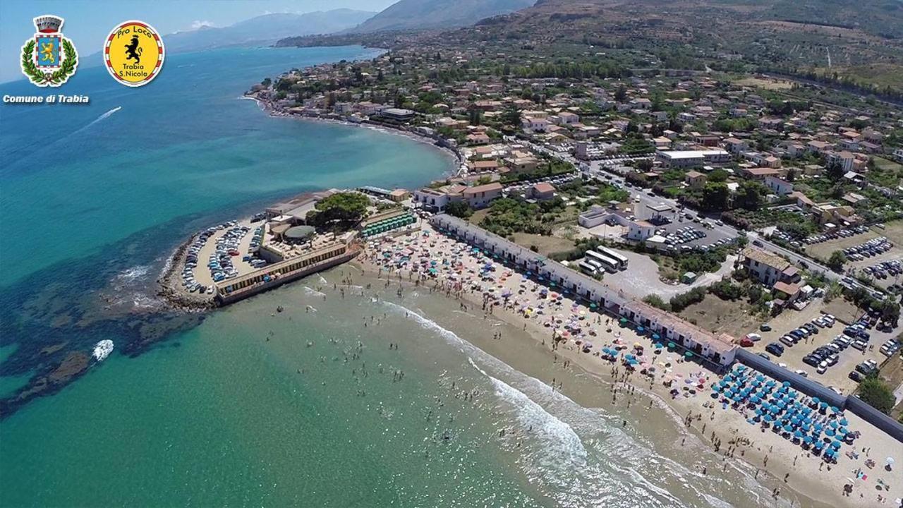La Casa Gialla Трабия Екстериор снимка