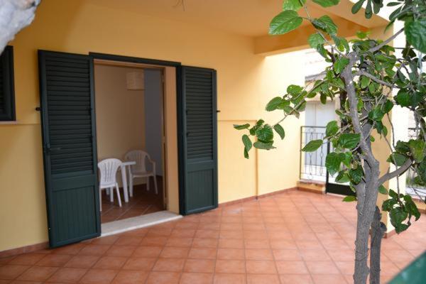 La Casa Gialla Трабия Екстериор снимка